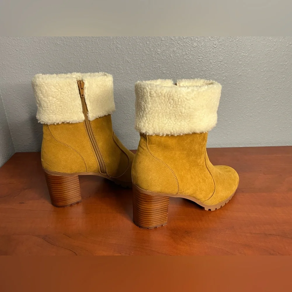 Crown & Ivy Women’s Tara Tan &‎ Fur Top Ankle Zipper Booties Size 9.5M Winter